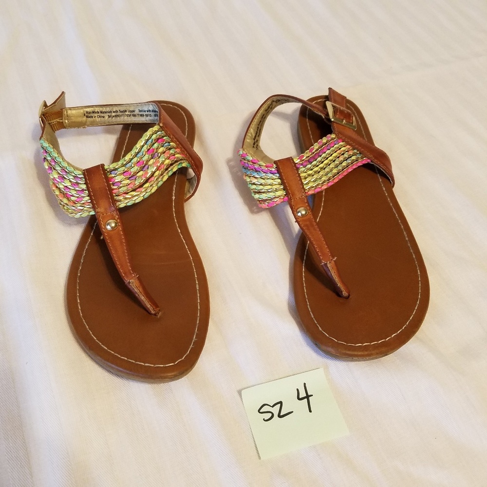 Girls sandals size 4
